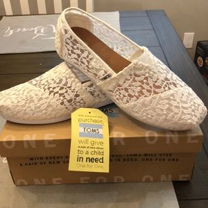 White Lace TOMS size 9